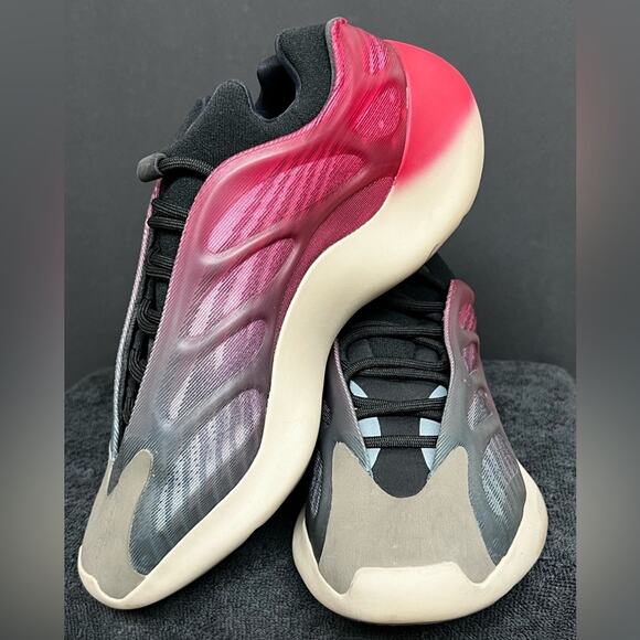Size 9.5 - adidas Yeezy 700 V3 Fade Carbon 2022 WORN ONCE AUTHENTIC main image 9